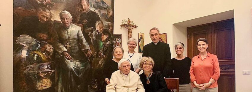 Benedicto, Gänswein y las consagradas de la Memores Domini, inmortalizados en un cuadro