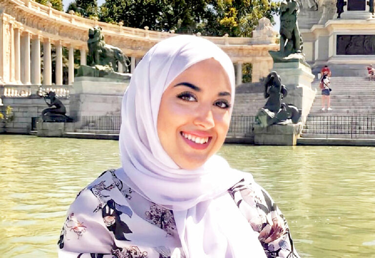 La estudiante musulmana Khadija Ajahiou