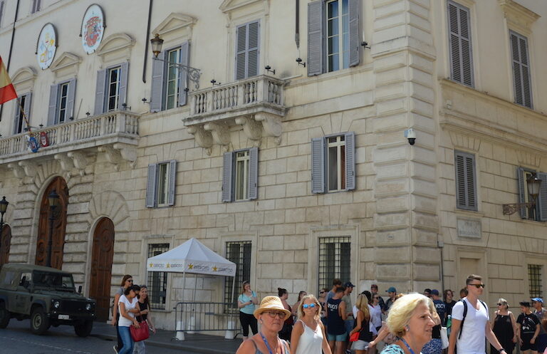 El Vaticano emite un sello conmemorativo por los 400 años de la Embajada de España ante la Santa