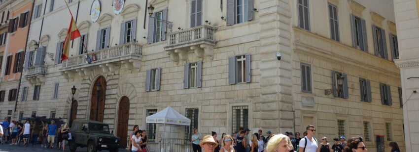 El Vaticano emite un sello conmemorativo por los 400 años de la Embajada de España ante la Santa