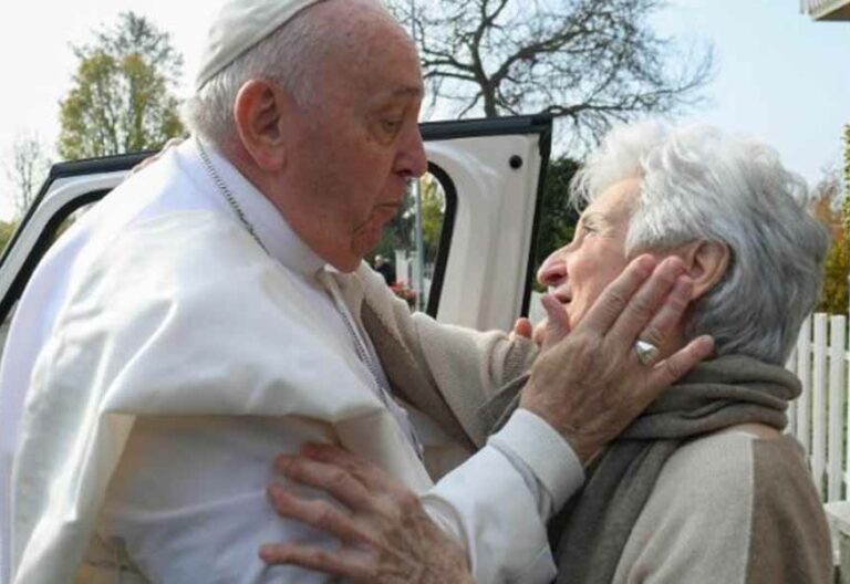 El papa Francisco en Asti visitando a su familia