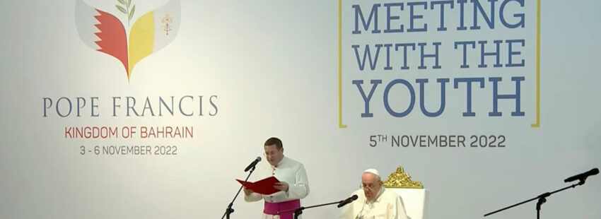 El papa Francisco con los jóvenes en Bahrein
