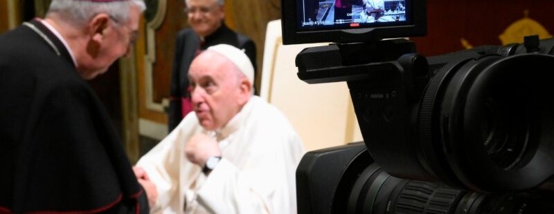 Francisco, a los comunicadores católicos: “Combatan el fundamentalismo dentro de la Iglesia”