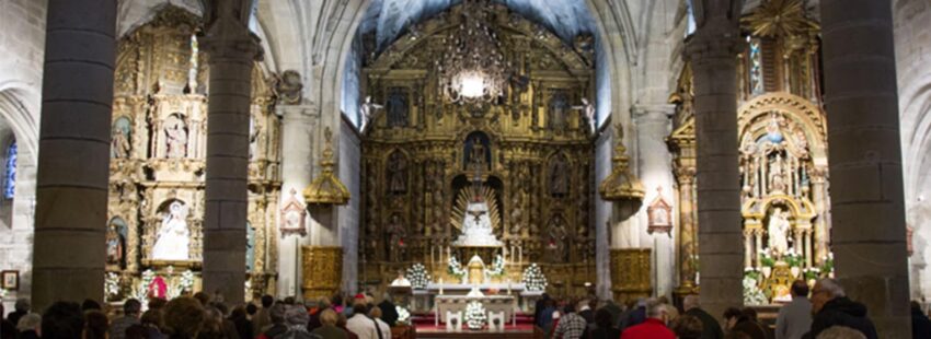 El Arzobispado de Santiago pide diálogo después de que unos feligreses apedrearan la casa de un