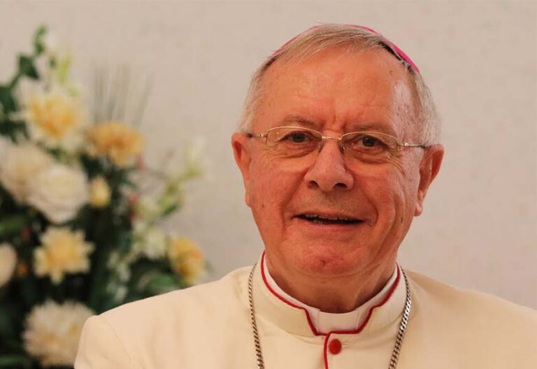 Paul Hinder: “La Iglesia intenta apoyar el plan de Qatar para el bienestar de los migrantes”