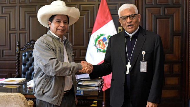 Pedro Castillo y Miguel Cabrejos, presidente del Episcopado