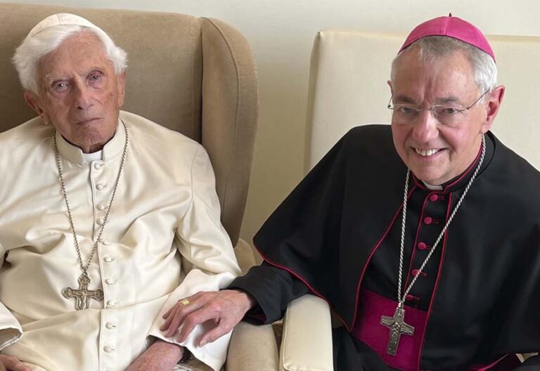 Así vio un amigo a Benedicto XVI en su último encuentro: “No podía hablar ni moverse, pero