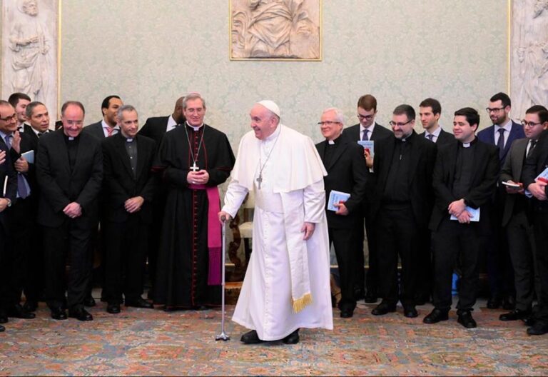El papa Francisco con los seminaristas de Barcelona