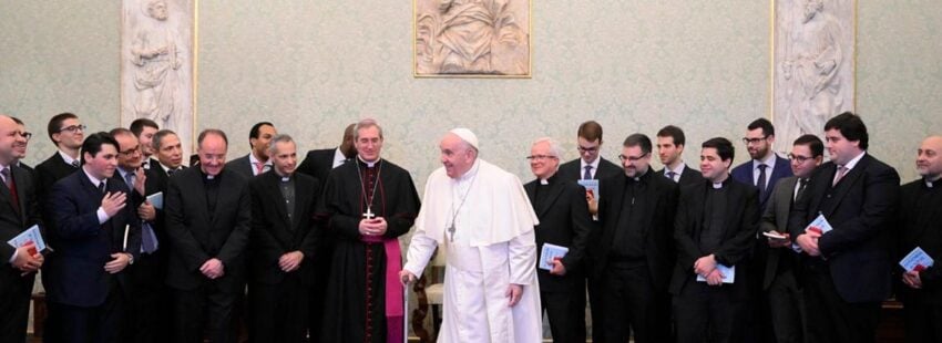 El papa Francisco con los seminaristas de Barcelona