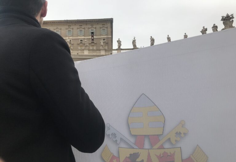 Francisco exige “el fin de los combates en Ucrania”