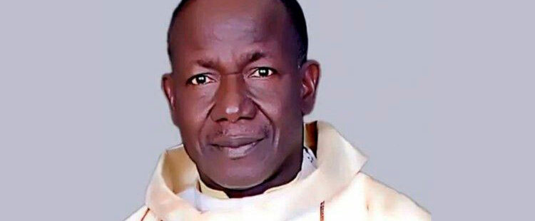 Isaac Achi, sacerdote quemado vivo en Nigeria