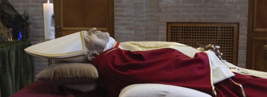 Ya ha comenzado el velatorio privado de Benedicto XVI en el Monasterio Mater Ecclesia