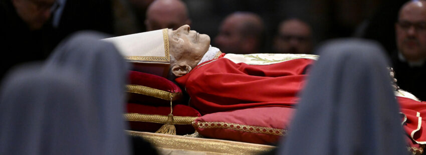 Capilla ardiente Benedicto XVI