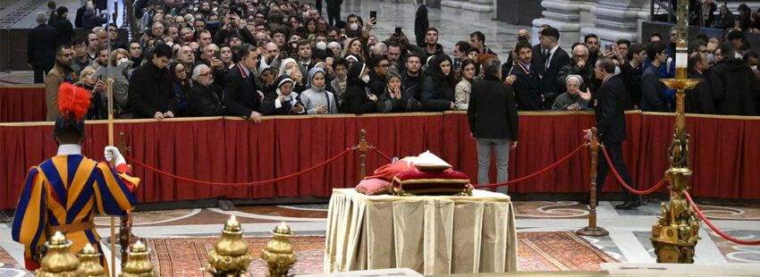 Los tribunales alemanes aparcan la demanda por encubrimiento contra Benedicto XVI