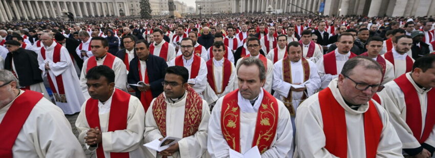 El último aplauso a Benedicto XVI