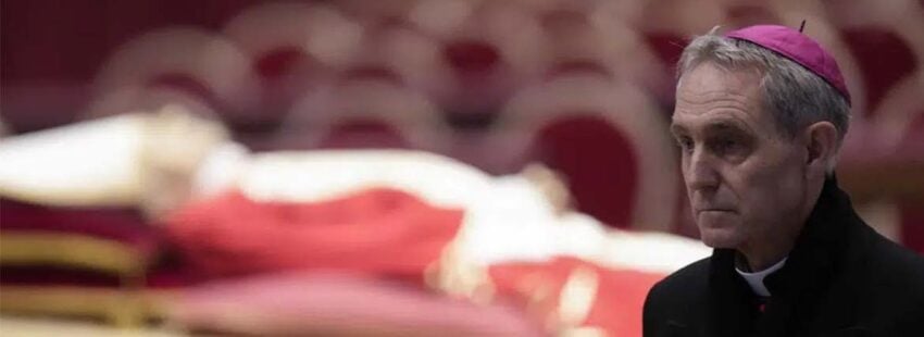 La penúltima zancadilla de Gänswein a Francisco: “‘Traditionis custodes’ fue una ruptura