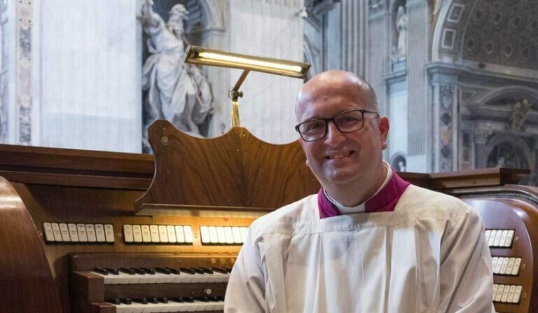 Josep Solé, el organista español que despedirá a Benedicto XVI con Bach