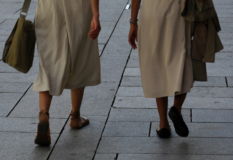 ¿Me puedo disfrazar de Papa, cura o monja estos carnavales?