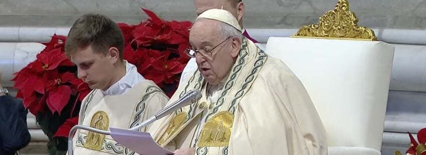 Francisco encomienda a María al “querido Papa emérito Benedicto XVI” en la misa de año nuevo