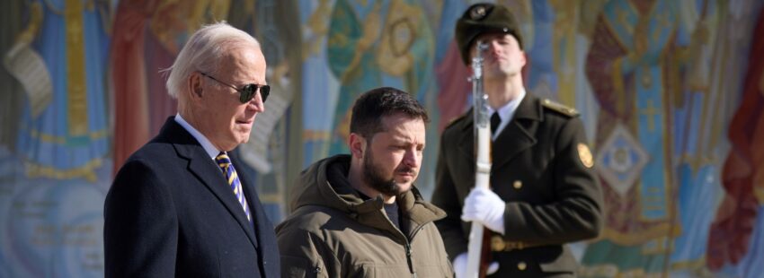 Biden, con Zelenski, visita Kiev
