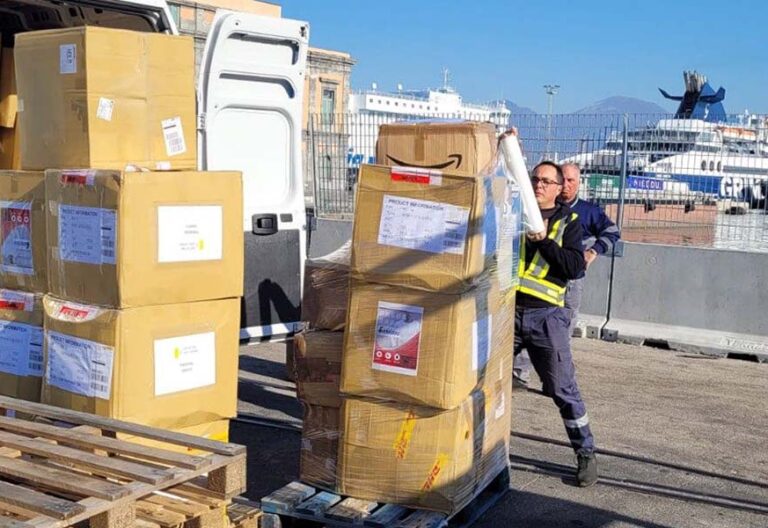 Francisco envía 10.000 camisetas térmicas a Siria y Turquía