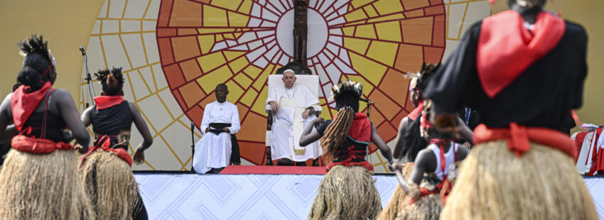 El papa Francisco con los jóvenes de RD Congo