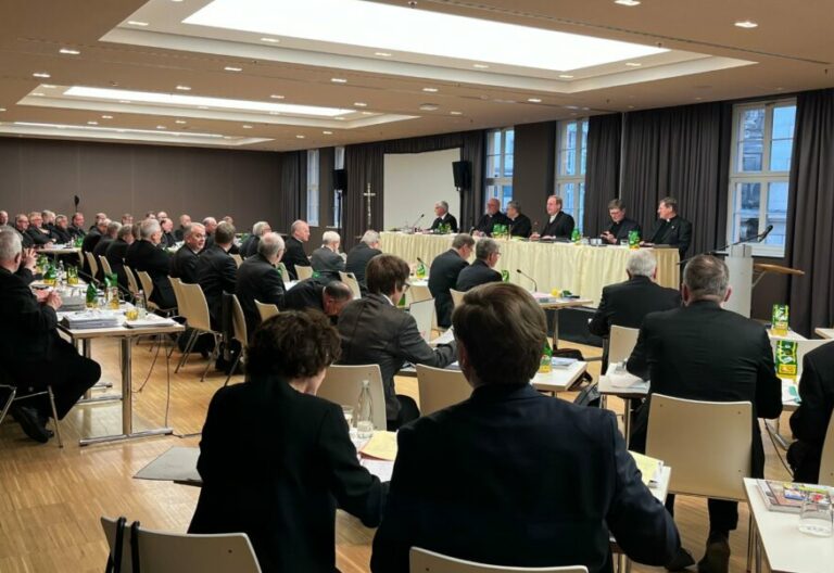 Los obispos alemanes pisan el freno con Roma: “No queremos una Iglesia nacional ni divisiones”