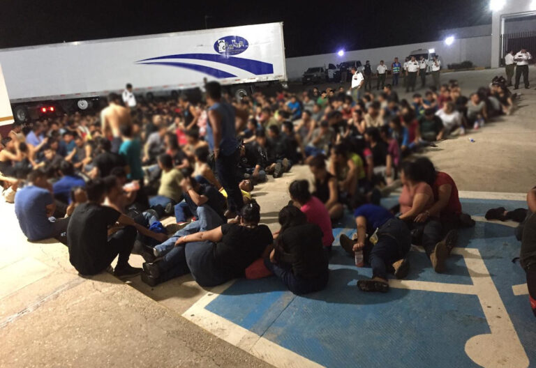 migrantes abandonados en tráiler México
