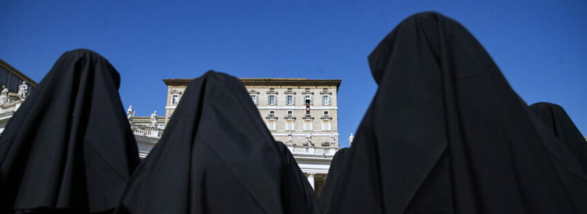 Defensa cerrada de Francisco a Juan Pablo II: “Estos días está siendo objeto de suposiciones