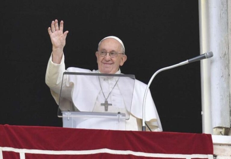 Francisco clama para que “las aguas del Mediterráneo no se ensangrienten” más con el tráfico