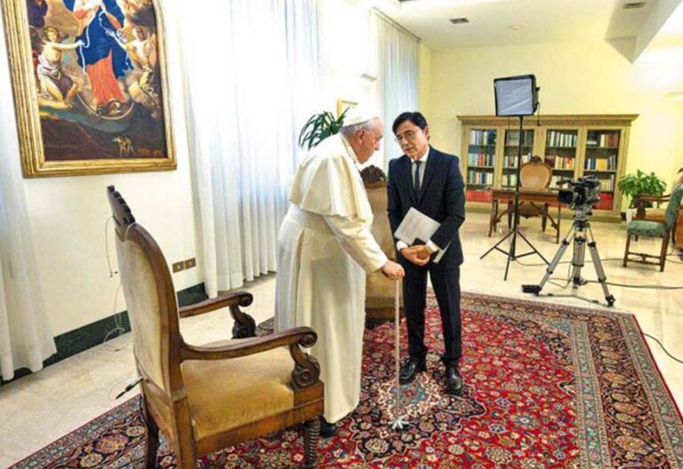 Nueva entrevista de Francisco: “Acompañar las nuevas uniones es hoy un derecho que tienen los