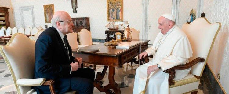 El papa Francisco, con el primer ministro interino de Líbano