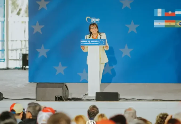 PSOE y PP, a vueltas con el mitin de la predicadora evangélica Yadira Maestre