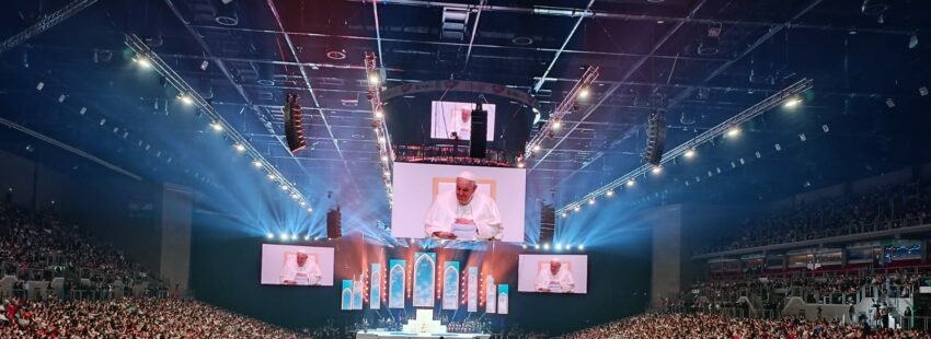 Un balance (superficial) de Francisco en Hungría: ni merchandising ni termas