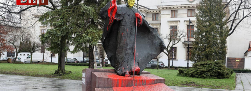El monumento de Juan Pablo II en Lodz, profanado: “Máxima culpa”