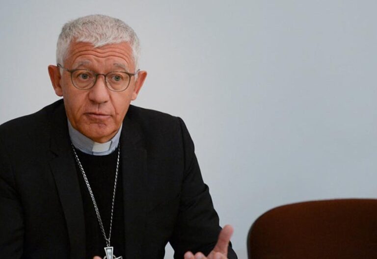 La dimisión del arzobispo de Estrasburgo, azote de los abusadores, sacude Francia