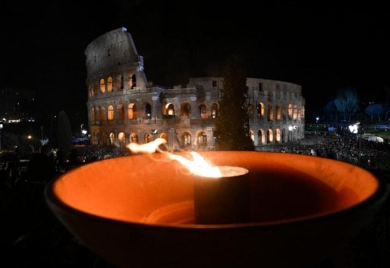 Como Benedicto XVI, León XIV portará la cruz en su primer Vía Crucis en el Coliseo