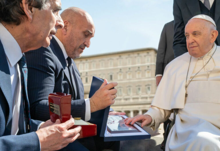 Los gestores administrativos de Madrid, con el papa Francisco