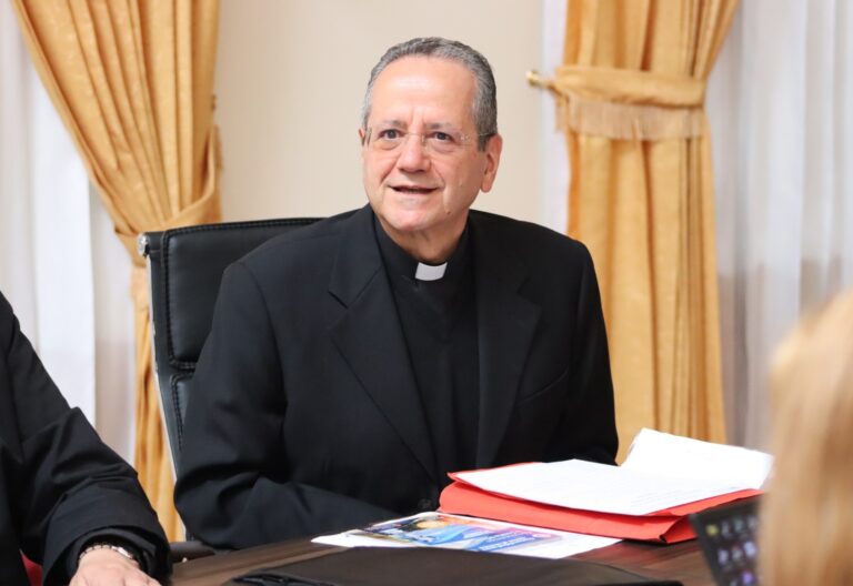 Delegado del Vaticano visita Ecuador para afinar detalles del 53.º Congreso eucarístico