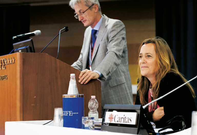 La sanación de Cáritas, con café y cerveza