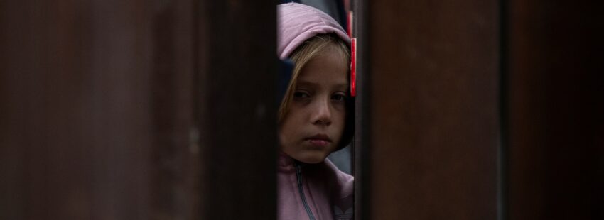 Migrantes en la frontera entre Estados Unidos y México