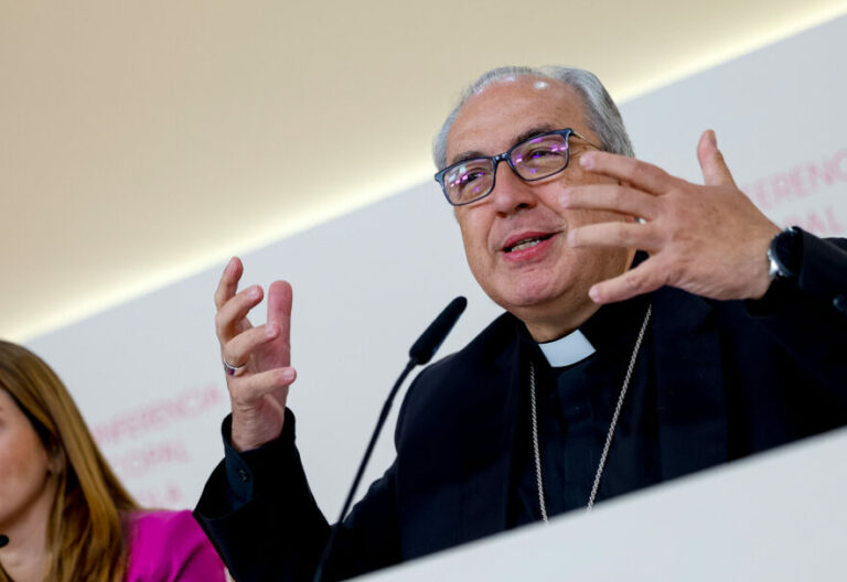 El bautismo de adultos, la esperanza de los obispos frente al secularismo