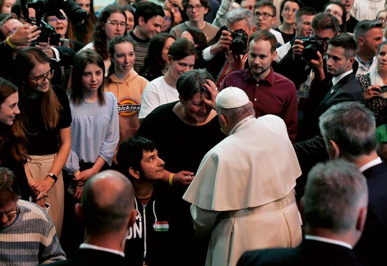 Francisco en Hungría: política migratoria sin moralinas