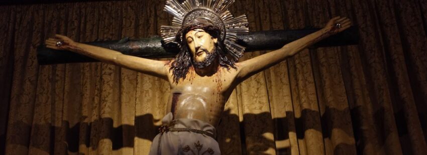 El Cristo de Lepanto de Catedral de Barcelona ya no es llevaba un siglo sucio