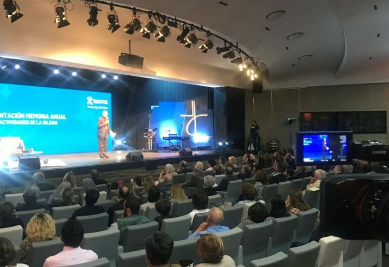 Omella: “Los voluntarios son el tesoro invaluable de la Iglesia”