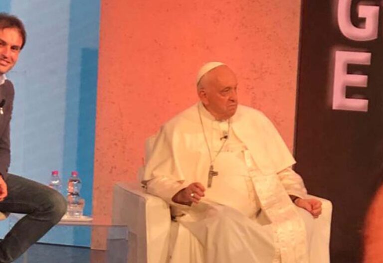 Francisco retoma su intensa agenda superada la fiebre