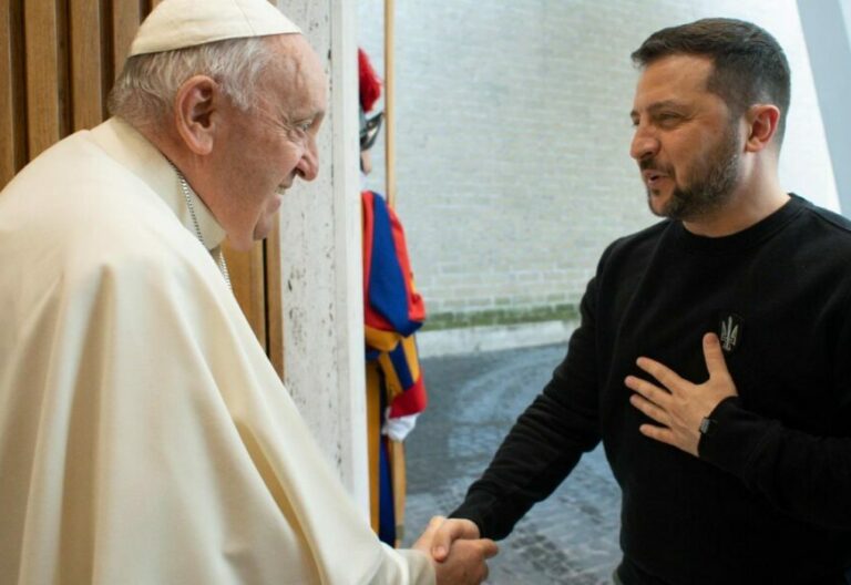 El Papa Francisco y Zelenski, juntos: 40 minutos para materializar ‘una encíclica por la