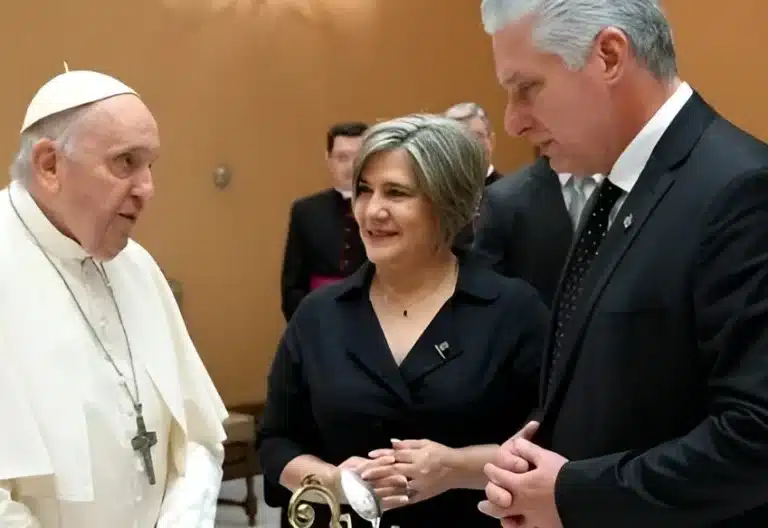 Francisco y Díaz-Canel reivindican “la importancia de las relaciones diplomáticas entre la