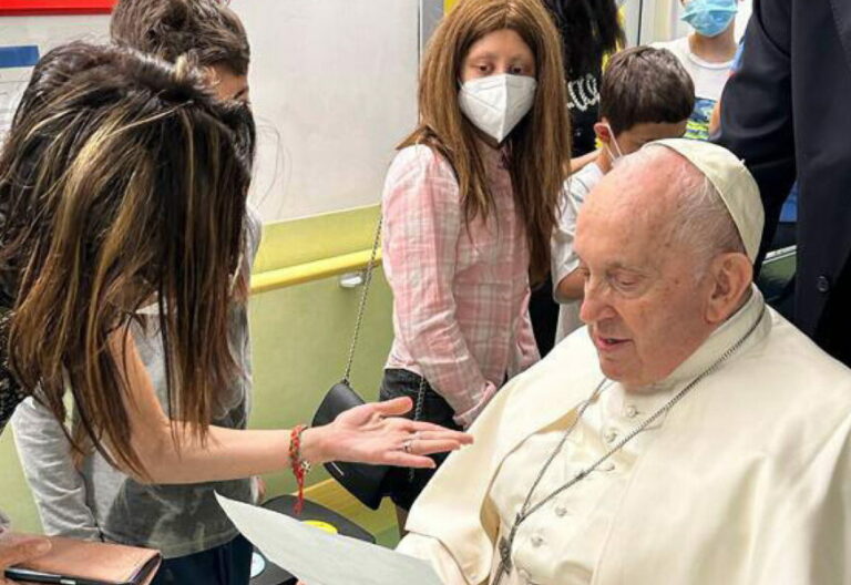 El Papa ya tiene fecha de alta: mañana saldrá del hospital