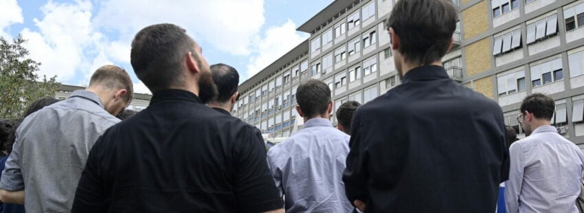 El Papa quiere salir ya del hospital y volver entre mañana y pasado al Vaticano